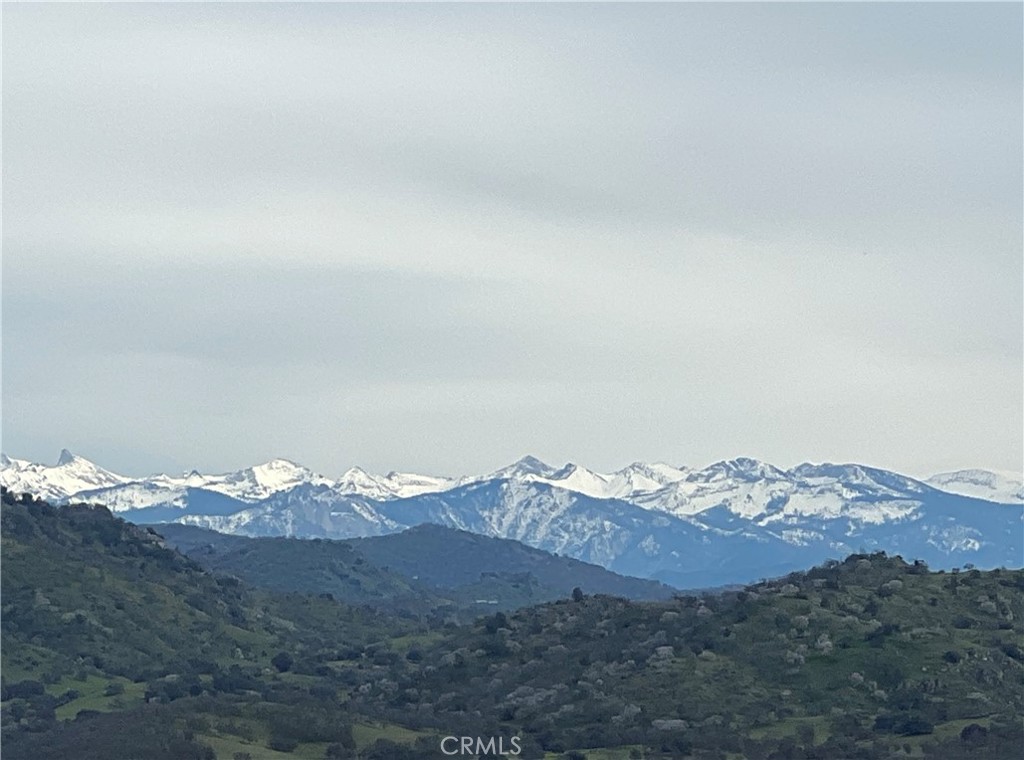 https://media.crmls.org/medias/0ccf1dce-d5f0-4d14-93a6-598307d909e0.jpg?preset=X-Large