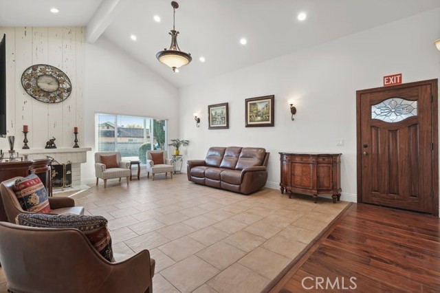 Detail Gallery Image 3 of 16 For 2399 Lee Street, Simi Valley,  CA 93065 - 5 Beds | 2 Baths