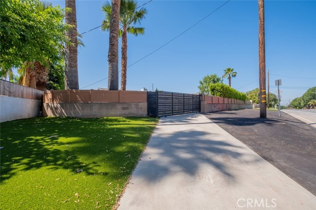 9830 Foothill Boulevard, Sylmar CA: https://media.crmls.org/medias/0cd081a4-d742-411f-89a5-f8a000c175ce.jpg