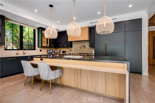 Detail Gallery Image 17 of 48 For 5517 Allott Ave, Sherman Oaks,  CA 91401 - 5 Beds | 6 Baths