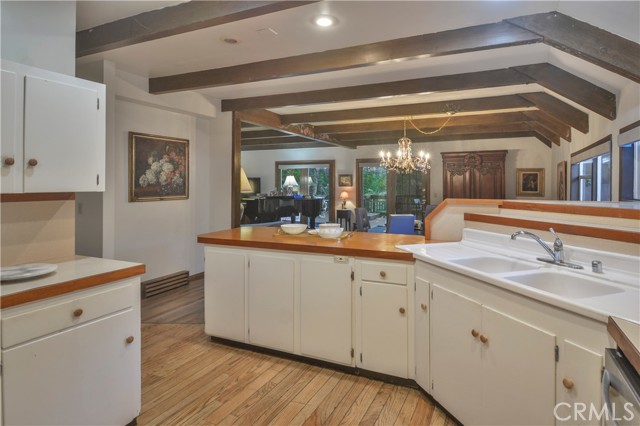 Detail Gallery Image 11 of 48 For 263 S State Highway 173, Lake Arrowhead,  CA 92352 - 6 Beds | 6 Baths