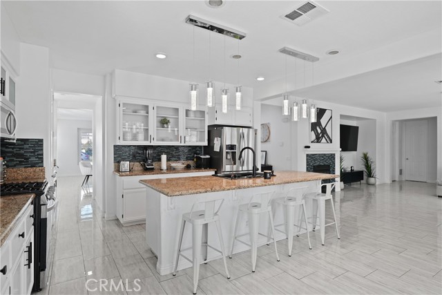 Detail Gallery Image 10 of 56 For 569 Overleaf, San Jacinto,  CA 92582 - 3 Beds | 4 Baths