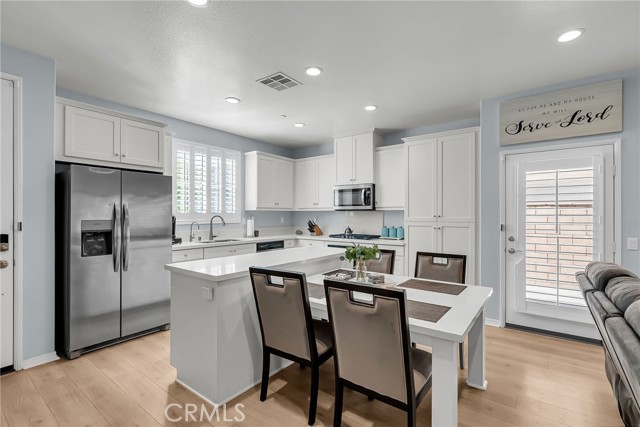 Detail Gallery Image 12 of 37 For 16064 Symphony Ln, Fontana,  CA 92336 - 4 Beds | 3 Baths