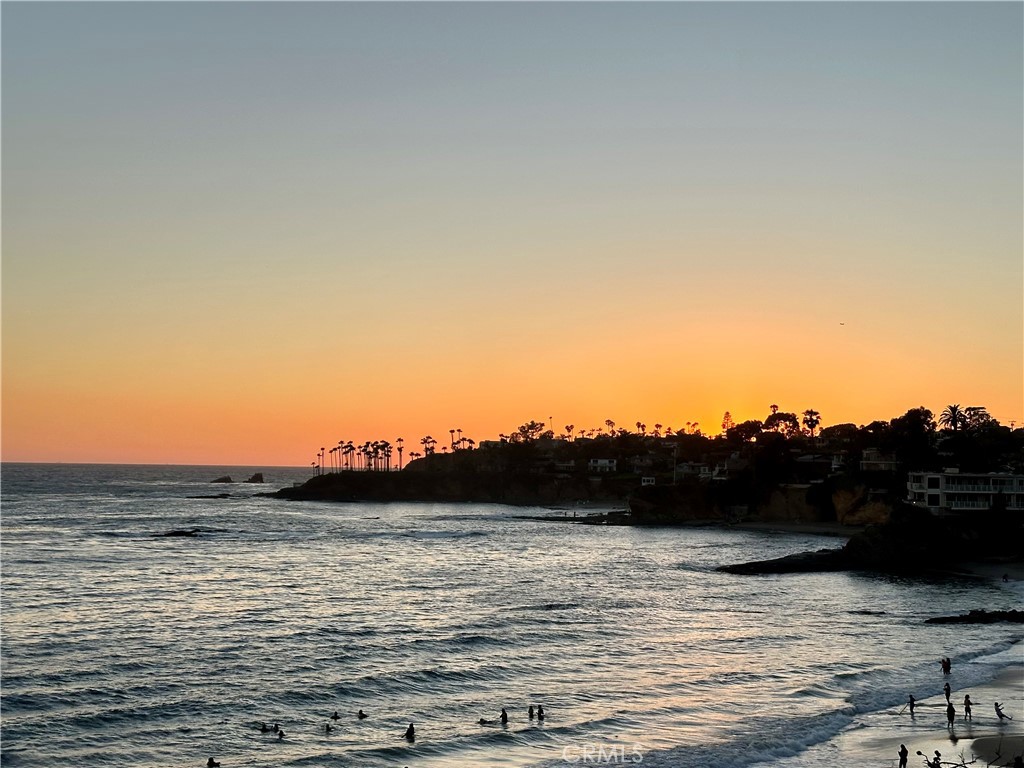 https://media.crmls.org/medias/0cd29dff-74ba-457b-bc73-0b96706e2c45.jpg?preset=X-Large