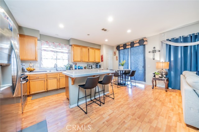 Detail Gallery Image 10 of 29 For 855 Browning Ct, San Jacinto,  CA 92583 - 5 Beds | 2/1 Baths