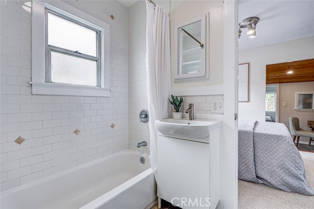 Detail Gallery Image 20 of 39 For 221 S Guadalupe, Redondo Beach,  CA 90277 - 3 Beds | 1 Baths