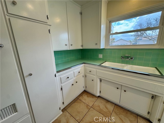 Detail Gallery Image 9 of 19 For 19219 Ronald Ave, Torrance,  CA 90503 - 3 Beds | 2 Baths