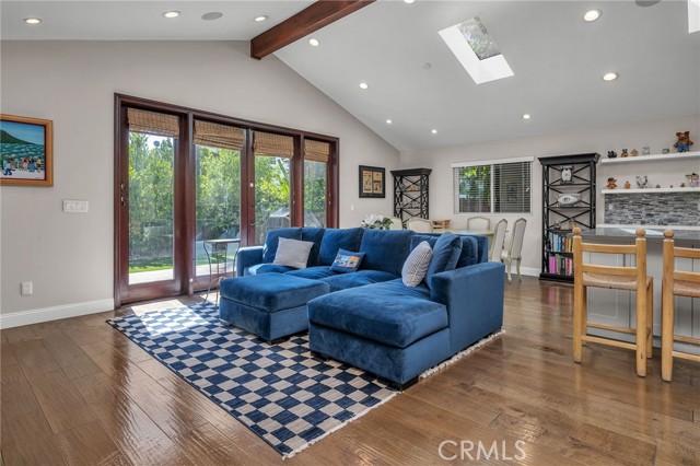 Detail Gallery Image 16 of 34 For 5948 Hesperia Ave, Encino,  CA 91316 - 3 Beds | 2/1 Baths