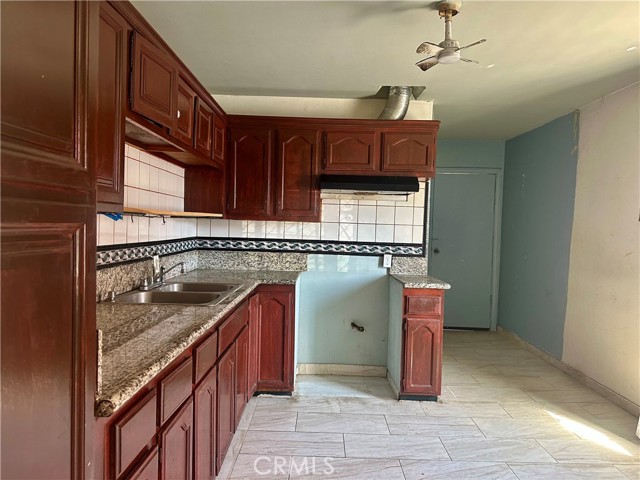 Detail Gallery Image 11 of 39 For 13608 Yukon Ave, Hawthorne,  CA 90250 - 5 Beds | 3 Baths