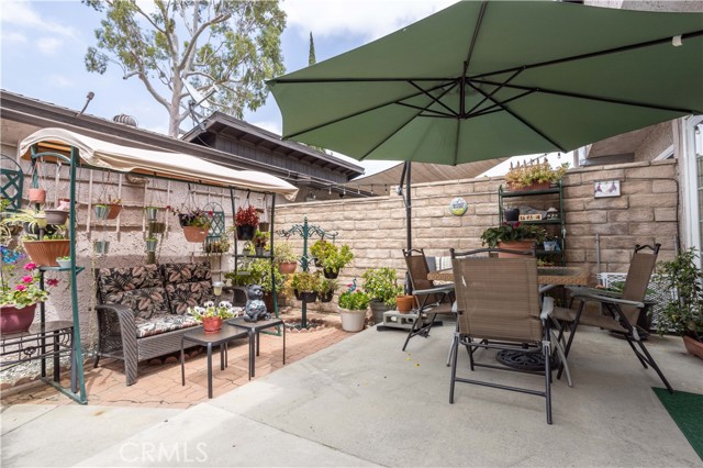 Detail Gallery Image 15 of 21 For 7560 Corbin Ave #4,  Reseda,  CA 91335 - 3 Beds | 2 Baths