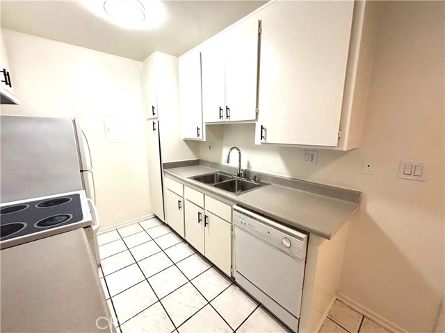 Detail Gallery Image 12 of 24 For 360 Gladys Ave #10,  Long Beach,  CA 90814 - 1 Beds | 1 Baths