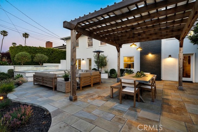 237 Via Los Miradores, Redondo Beach CA: https://media.crmls.org/medias/0cd5c2be-d19d-4f4e-8bb9-4ccb0036dbe0.jpg