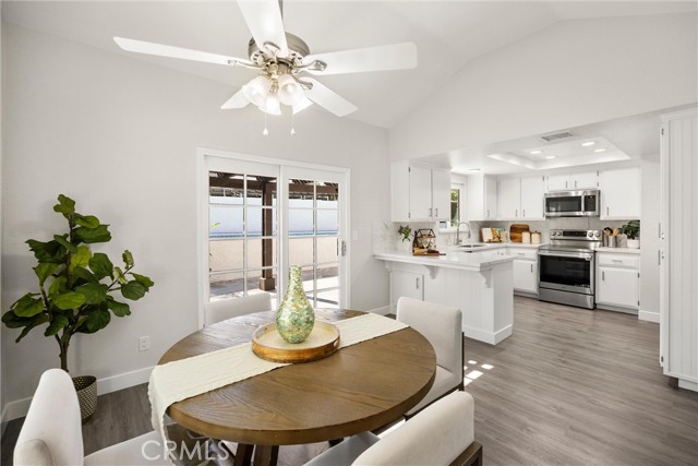 Detail Gallery Image 10 of 42 For 23633 Fair Weather, Canyon Lake,  CA 92587 - 3 Beds | 2 Baths