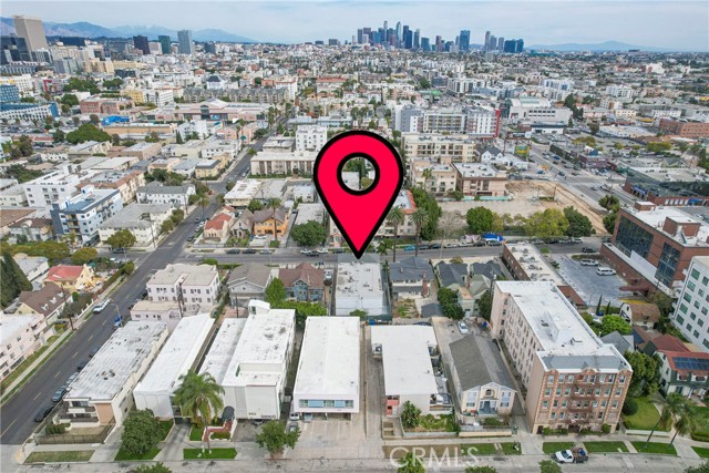 957 S Gramercy Drive, Los Angeles CA: https://media.crmls.org/medias/0cd80782-bbe1-4ca0-8374-0fb1363098a7.jpg