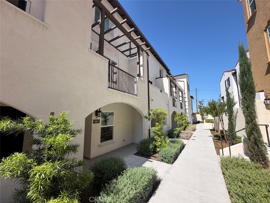684 Panorama Ln