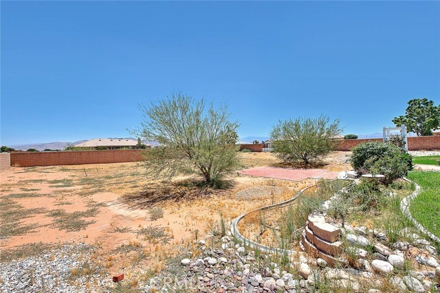 15095 Douglas Street, Apple Valley CA: https://media.crmls.org/medias/0cd8c5f8-34bf-4429-8a3a-56d44f55a51f.jpg