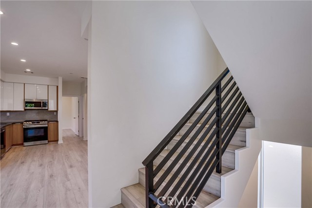 Detail Gallery Image 21 of 48 For 4638 Lomita St, Los Angeles,  CA 90019 - 4 Beds | 4/1 Baths