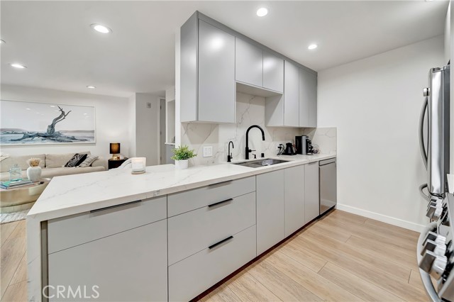 Detail Gallery Image 13 of 42 For 14727 Magnolia Bld #126,  Sherman Oaks,  CA 91403 - 2 Beds | 2/1 Baths