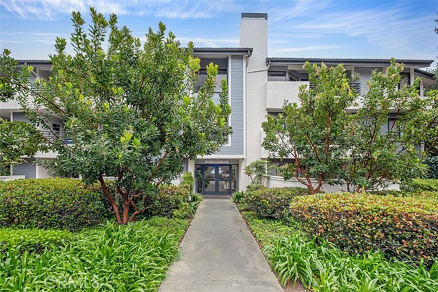 Detail Gallery Image 9 of 16 For 260 Cagney Lane #114,  Newport Beach,  CA 92663 - 2 Beds | 1 Baths