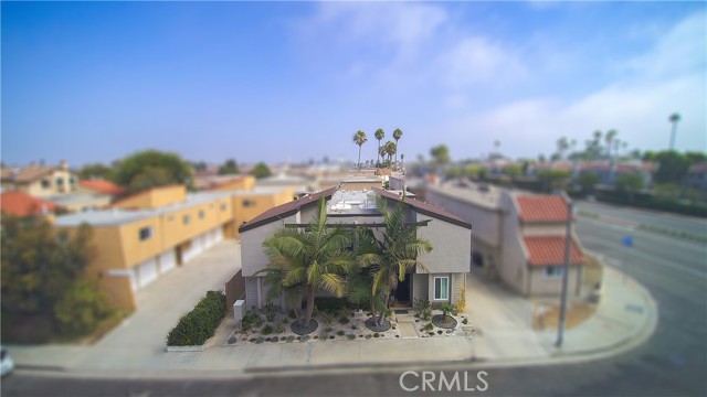 Detail Gallery Image 1 of 27 For 16972 Lynn Ln, Huntington Beach,  CA 92649 - – Beds | – Baths