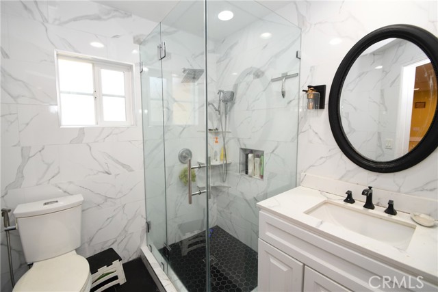 14105 Fonthill Avenue, Hawthorne CA: https://media.crmls.org/medias/0cdbe9e6-7cb7-429a-b57c-9c403f7881f5.jpg