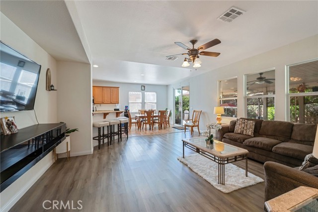 Detail Gallery Image 10 of 34 For 977 Saltbush, Hemet,  CA 92545 - 5 Beds | 2/1 Baths