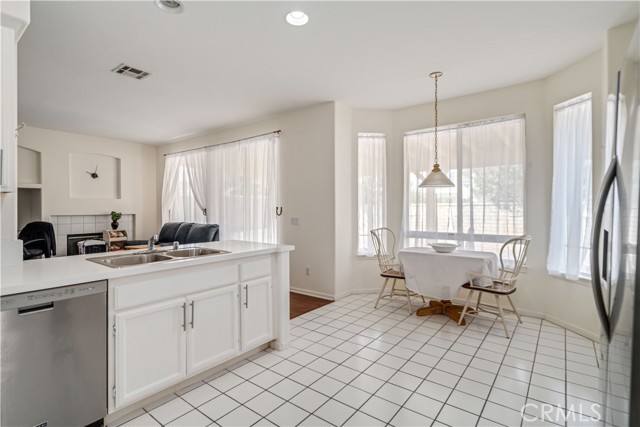 40269 Palmetto Drive, Palmdale CA: https://media.crmls.org/medias/0cdc7020-97f7-4a40-8cb5-d50c7bb78aed.jpg