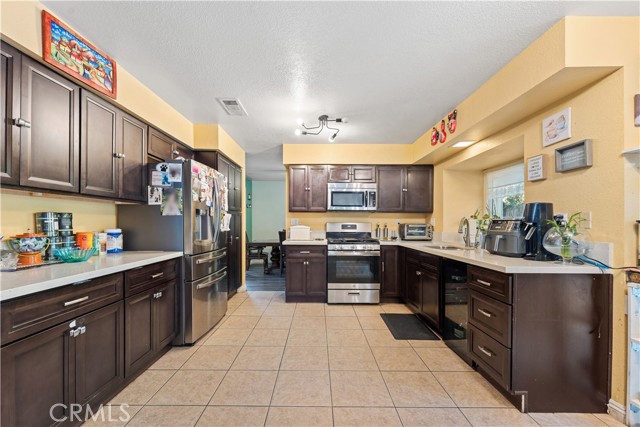 7726 Whitney Drive, Jurupa Valley CA: https://media.crmls.org/medias/0cddc9ef-fa88-4067-9b04-72de5557504b.jpg