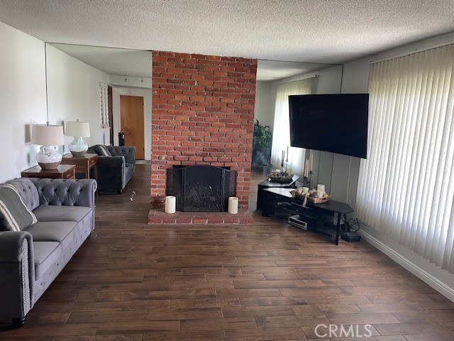 1014 E Jackson Street, Rialto CA: https://media.crmls.org/medias/0cddec9a-cc82-4228-b9ff-3f3a1aae464e.jpg