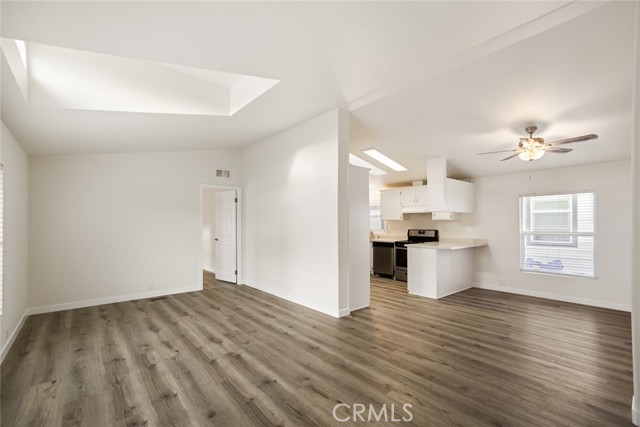 Detail Gallery Image 17 of 37 For 8250 Lankershim Blvd #33,  North Hollywood,  CA 91605 - 3 Beds | 2 Baths