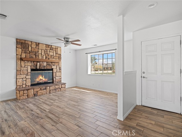 Detail Gallery Image 3 of 33 For 18896 Westlawn, Hesperia,  CA 92345 - 3 Beds | 2 Baths