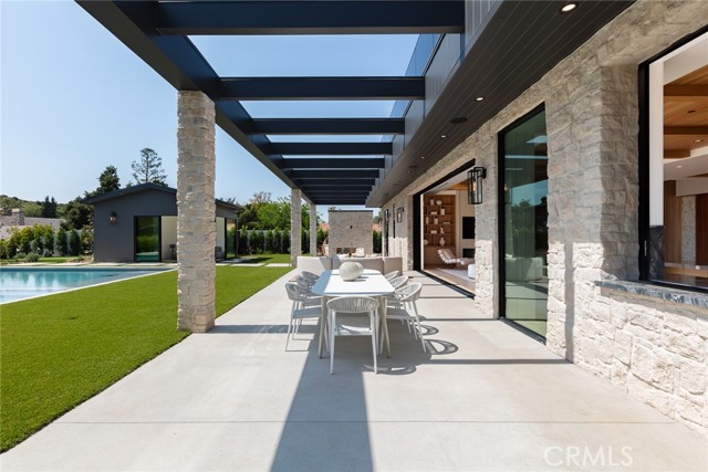 4601 Vista De Oro Avenue, Woodland Hills CA: https://media.crmls.org/medias/0ce32f4a-9ffd-49e5-8511-d47fb9334444.jpg