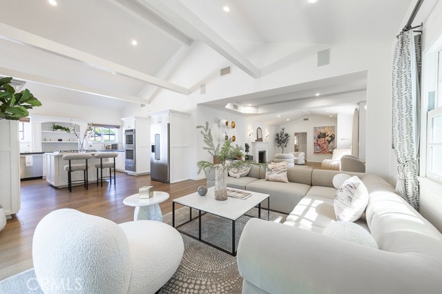 Detail Gallery Image 1 of 38 For 15253 Sutton St, Sherman Oaks,  CA 91403 - 3 Beds | 2/1 Baths