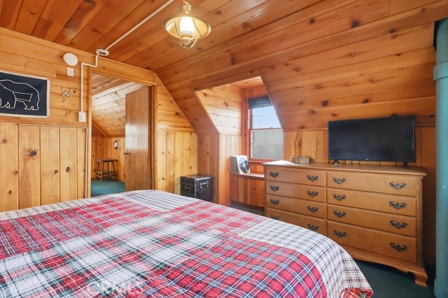 Detail Gallery Image 14 of 16 For 1053 Bruin, Fawnskin,  CA 92333 - 2 Beds | 1 Baths