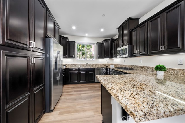 8022 Cresta Bella Road, Rancho Cucamonga CA: https://media.crmls.org/medias/0ce4c838-a054-433b-bfdd-37e330203009.jpg