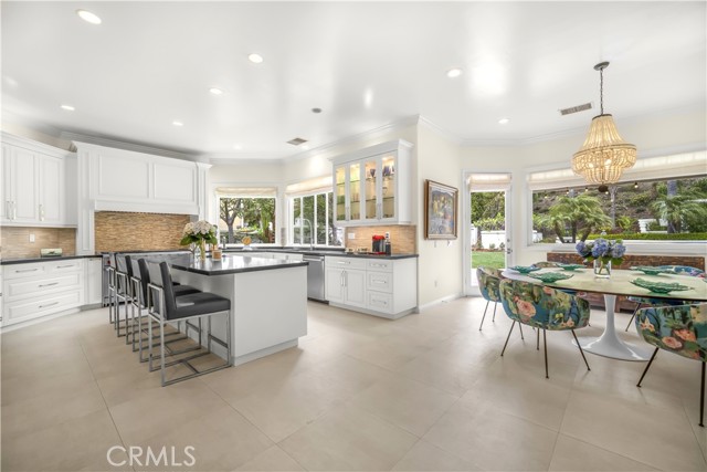 5366 Collingwood Circle, Calabasas CA: https://media.crmls.org/medias/0ce4d1eb-403c-4c56-bc84-cd4e6f7d109e.jpg