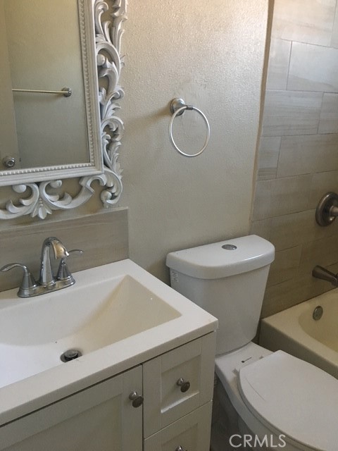 Detail Gallery Image 4 of 22 For 846 W 103rd St, Los Angeles,  CA 90044 - – Beds | – Baths
