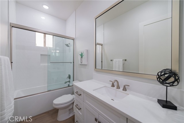 53 Lunar, Irvine CA: https://media.crmls.org/medias/0ce57fb6-4111-4fb6-878c-e4968a00fb94.jpg