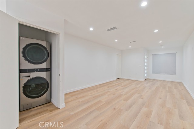 Detail Gallery Image 3 of 11 For 6644 Lemona Ave, Van Nuys,  CA 91405 - 3 Beds | 2 Baths