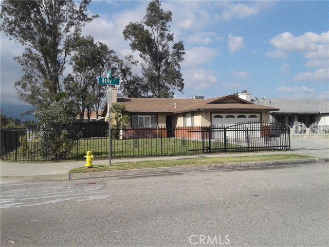 15308 Holly Drive, Fontana CA: https://media.crmls.org/medias/0ce64f13-c524-4ea4-8f28-151ceceba613.jpg