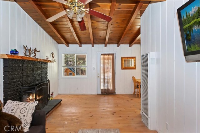 Detail Gallery Image 5 of 27 For 582 Beechnut Dr, Green Valley Lake,  CA 92341 - 2 Beds | 1/1 Baths