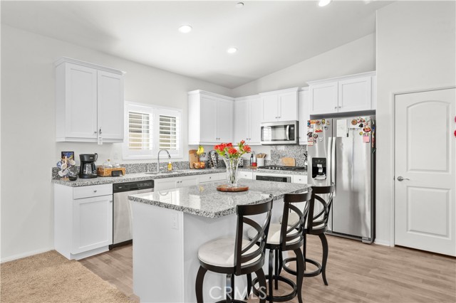 Detail Gallery Image 14 of 44 For 10657 Appaloosa, Hesperia,  CA 92345 - 4 Beds | 3 Baths