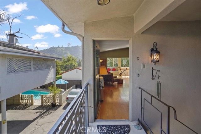 Detail Gallery Image 2 of 22 For 1548 Riverside #G,  Glendale,  CA 91201 - 2 Beds | 2 Baths