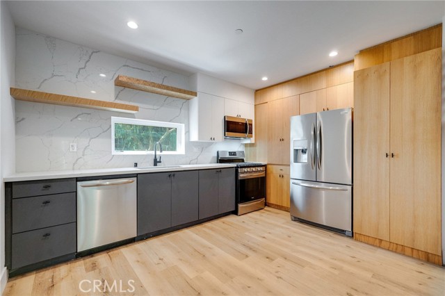 6201 La Mirada Avenue, Los Angeles CA: https://media.crmls.org/medias/0ce8effa-32c2-4fc4-a1ee-273f0018dd21.jpg