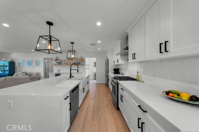 1834 Stearns Drive, Los Angeles CA: https://media.crmls.org/medias/0ce9a01d-e202-41e8-9b0d-f3920de78ed0.jpg