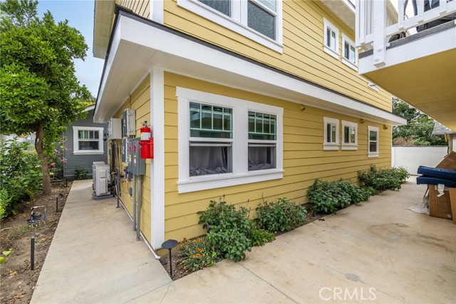 Detail Gallery Image 3 of 27 For 616 618 S Van Ness Ave, Santa Ana,  CA 92701 - – Beds | – Baths