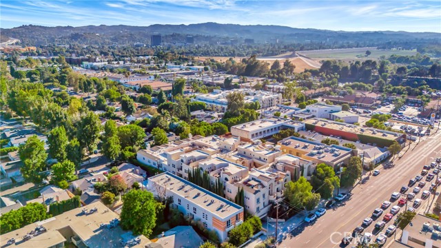 Detail Gallery Image 70 of 75 For 15206 Burbank Bld #209,  Sherman Oaks,  CA 91411 - 2 Beds | 2/1 Baths