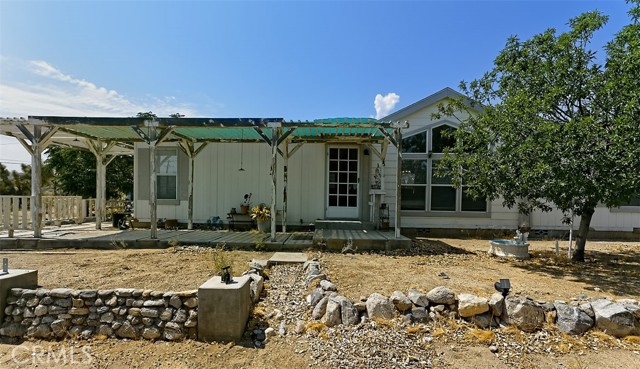 Detail Gallery Image 3 of 31 For 1895 Barkley Ranch Rd, Pinon Hills,  CA 92372 - 3 Beds | 2 Baths