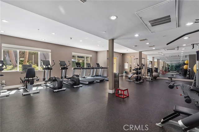 300 E 4th Street, Long Beach CA: https://media.crmls.org/medias/0ced17ab-4076-43a6-9b3b-eb5ee4dfed57.jpg