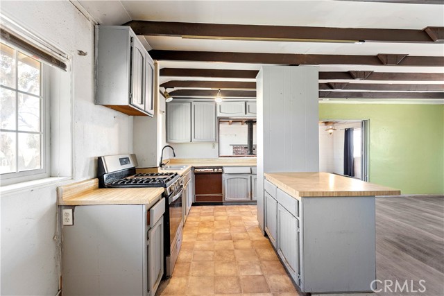 Detail Gallery Image 3 of 45 For 10888 Phelan Rd., Oak Hills,  CA 92344 - 1 Beds | 1 Baths